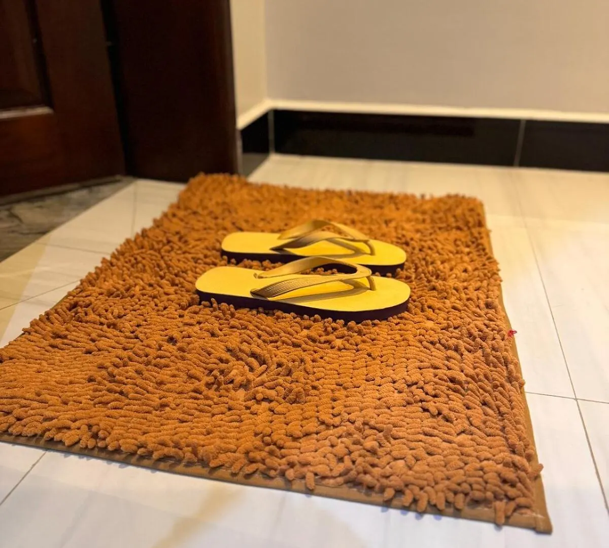 Apartment Amwanj Luxe Homes Kampala